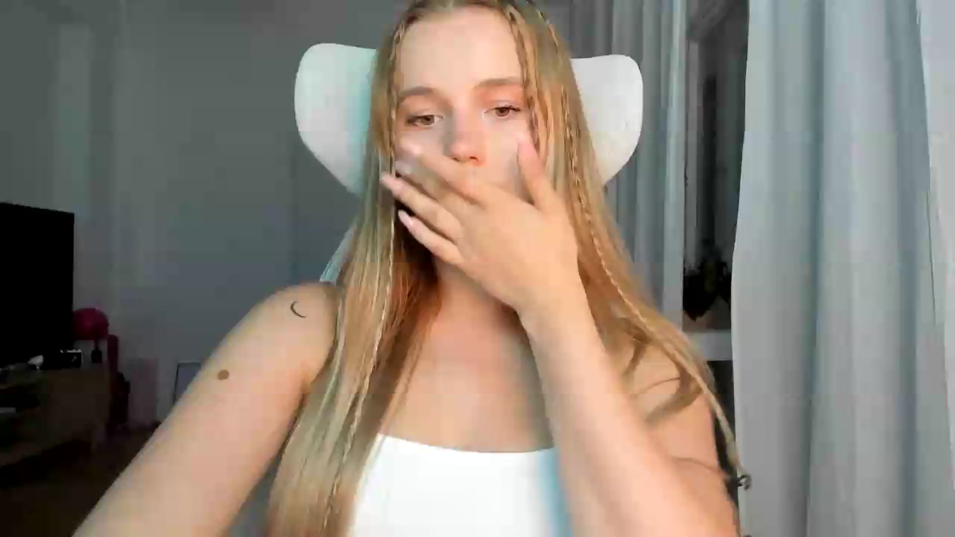 Gallery image thumbnail from Lia_lisia's myfreecams stream on, 06/06/2026, 17:15 image 7 of 20