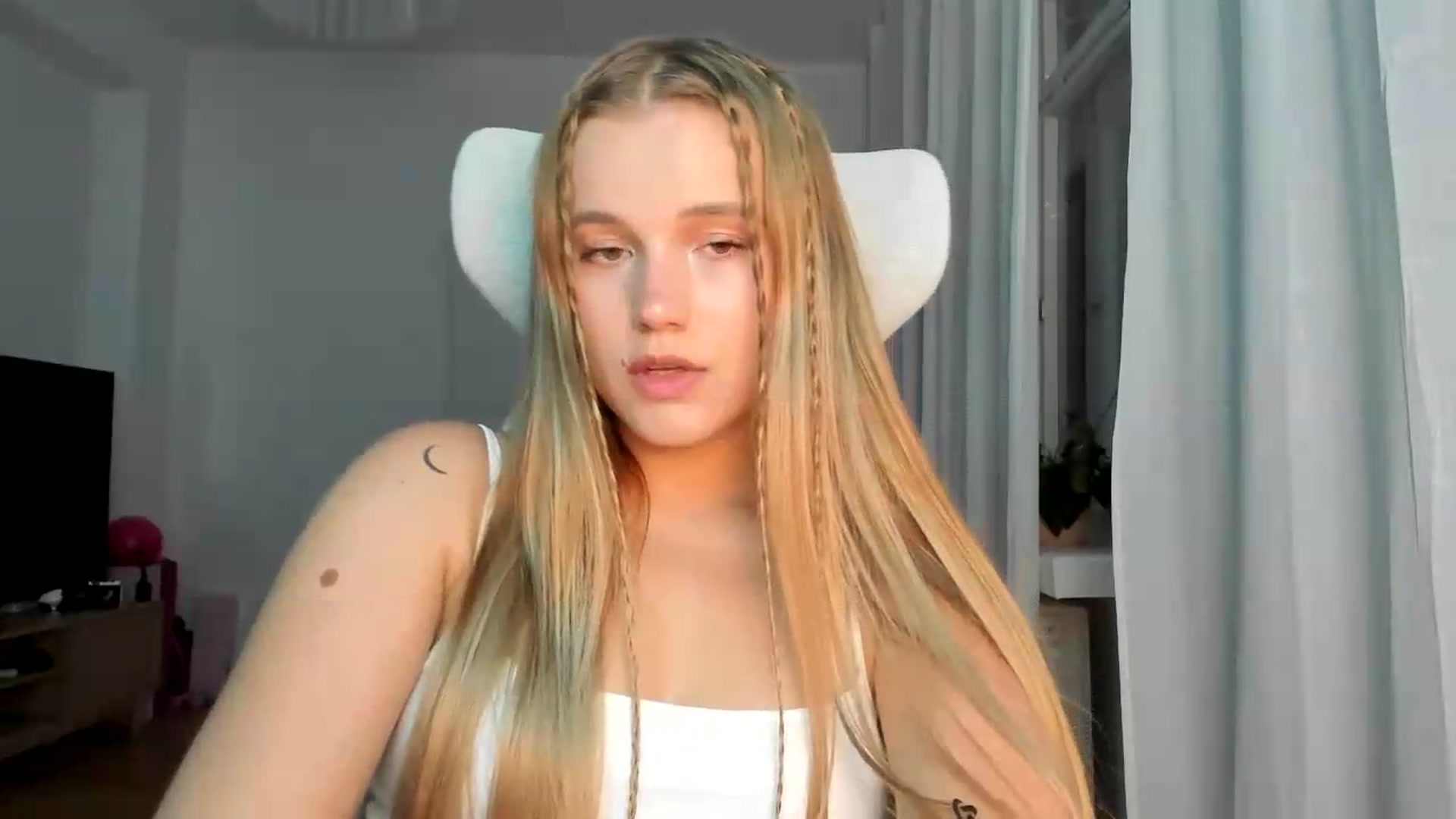 Gallery image thumbnail from Lia_lisia's myfreecams stream on, 06/06/2026, 17:15 image 3 of 20
