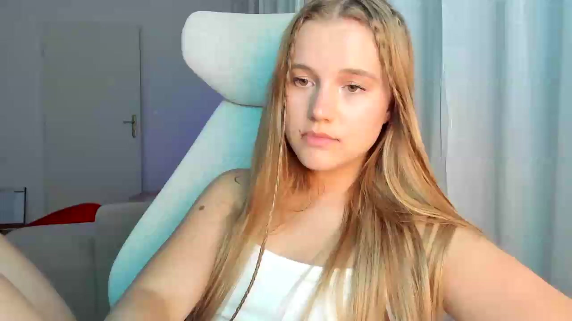 Gallery image thumbnail from Lia_lisia's myfreecams stream on, 06/06/2026, 19:20 image 13 of 20