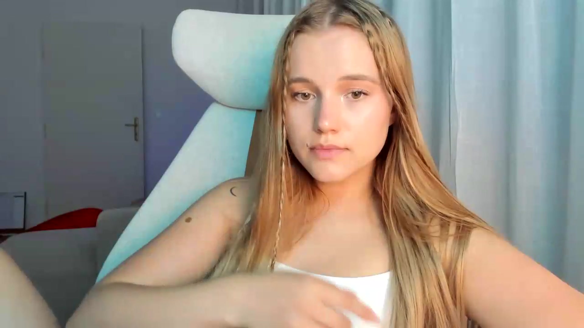 Gallery image thumbnail from Lia_lisia's myfreecams stream on, 06/06/2026, 19:20 image 14 of 20