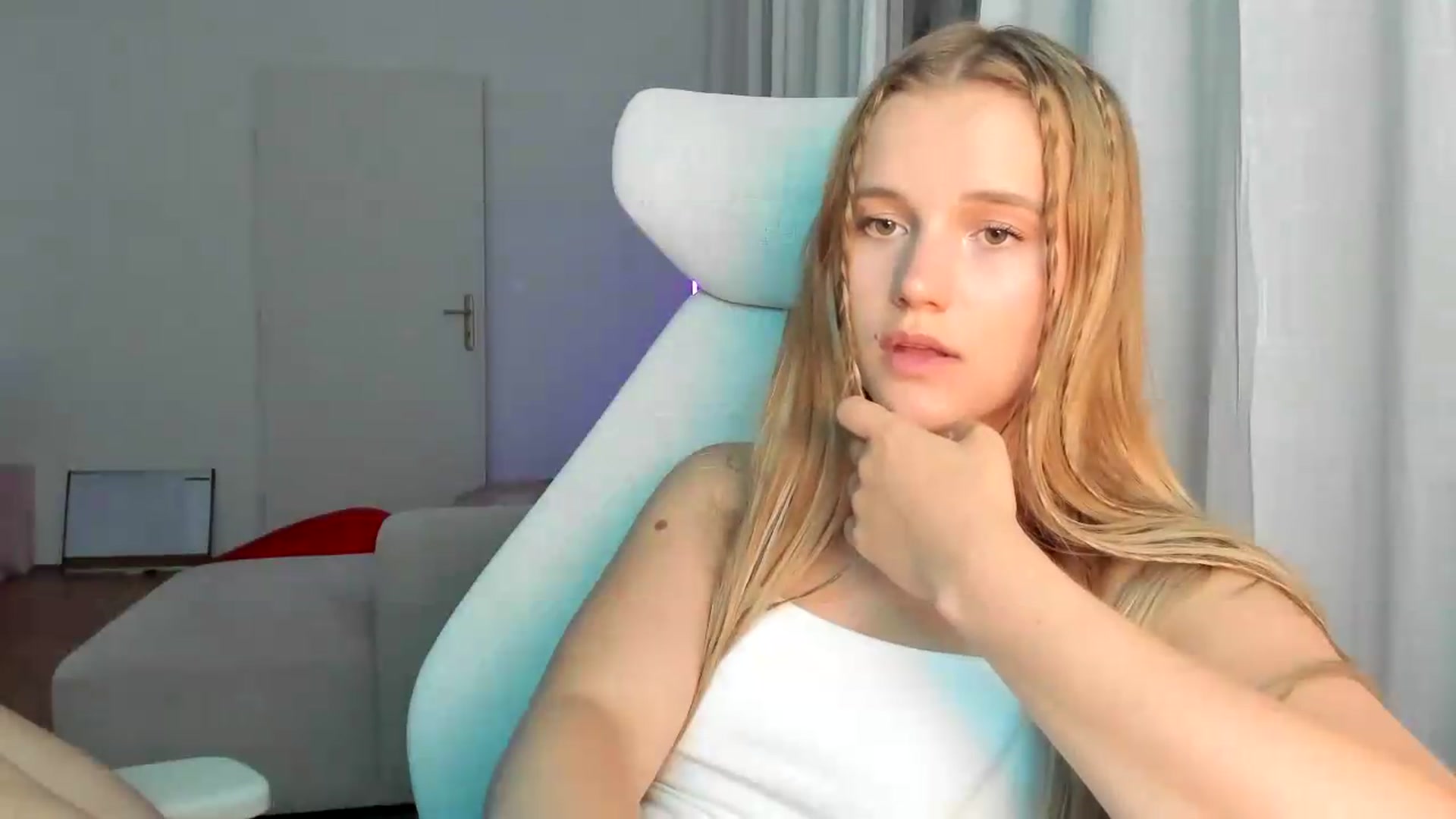Gallery image thumbnail from Lia_lisia's myfreecams stream on, 06/06/2026, 19:20 image 10 of 20