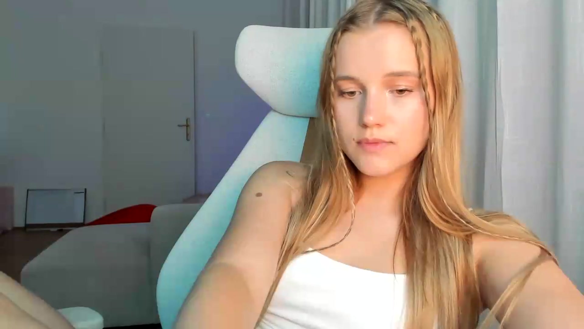Gallery image thumbnail from Lia_lisia's myfreecams stream on, 06/06/2026, 19:20 image 9 of 20