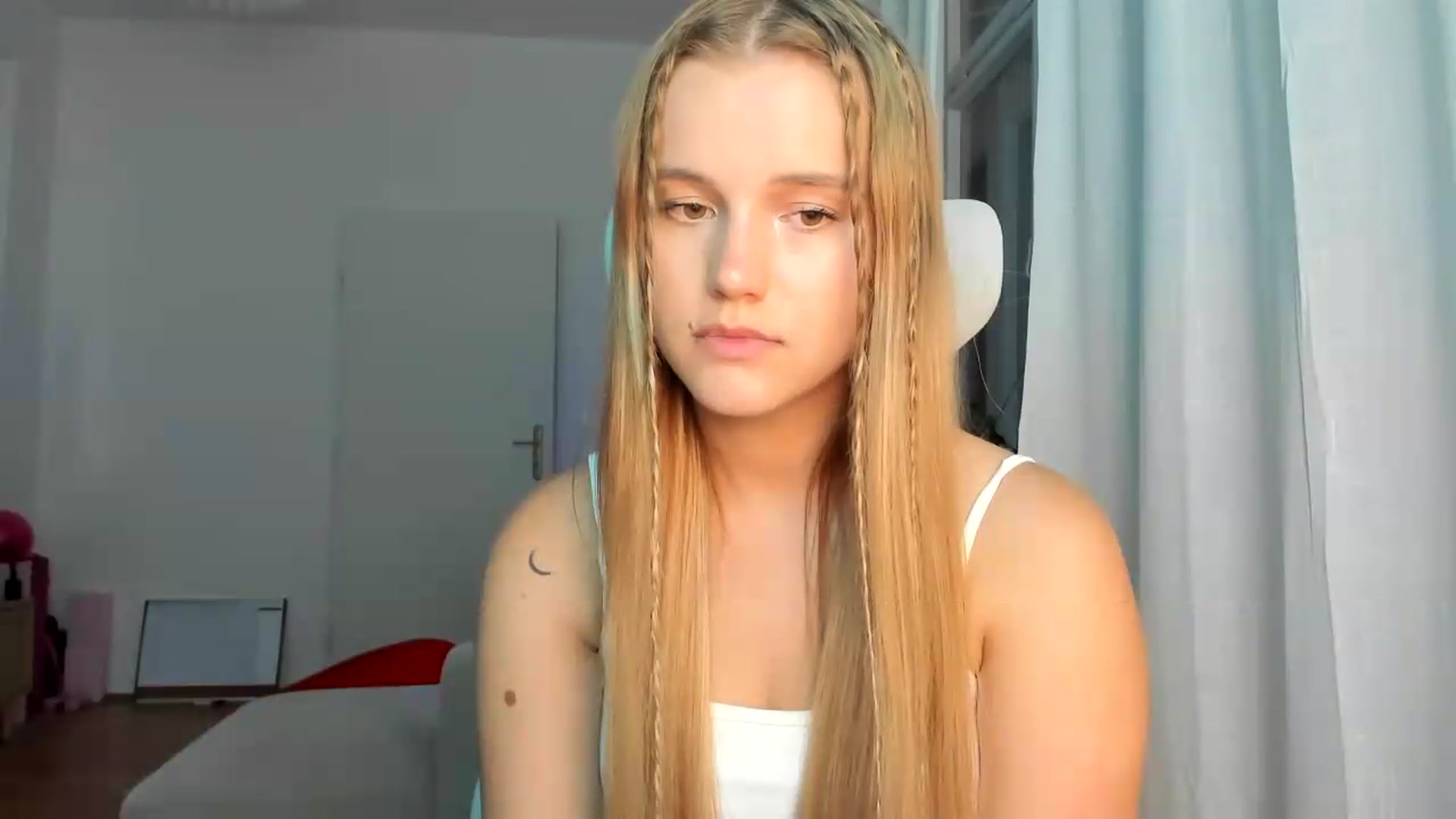 Gallery image thumbnail from Lia_lisia's myfreecams stream on, 06/06/2026, 19:20 image 16 of 20