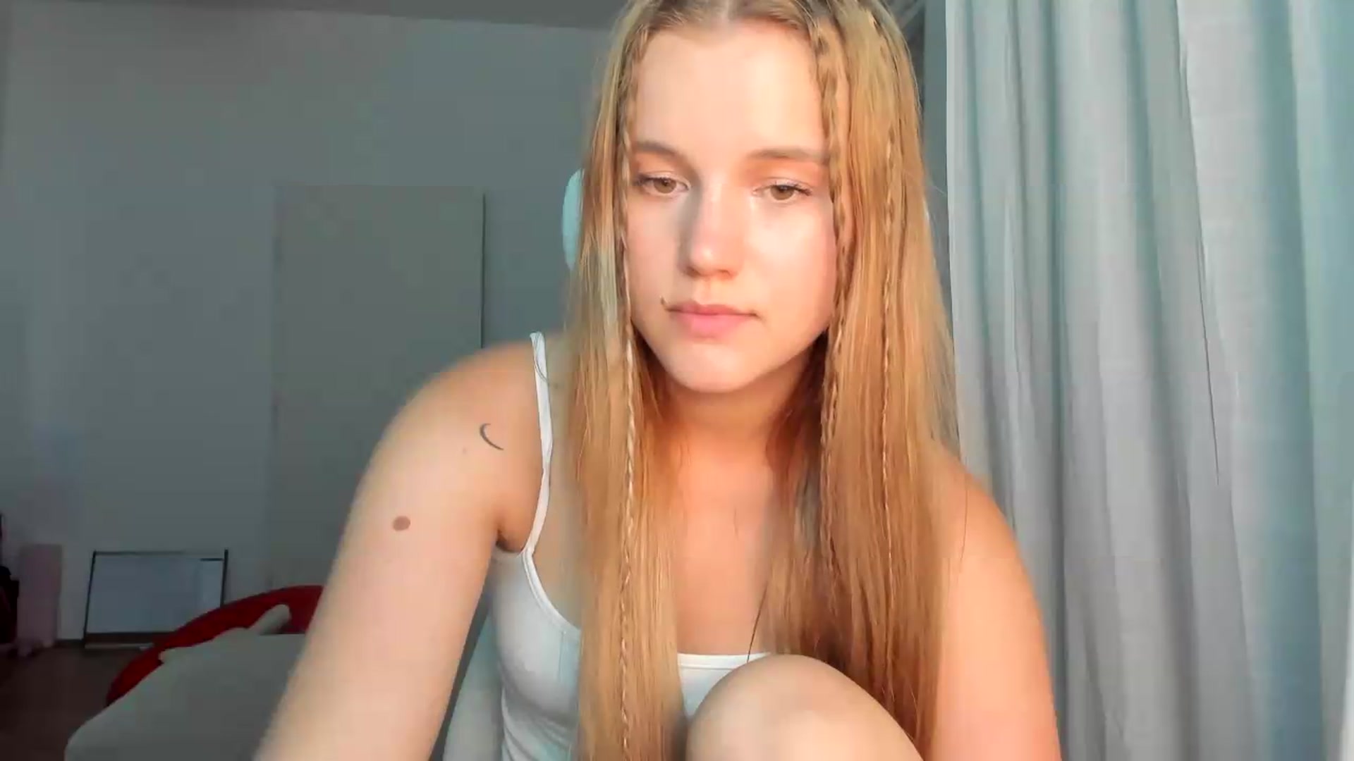 Gallery image thumbnail from Lia_lisia's myfreecams stream on, 06/06/2026, 23:42 image 13 of 20