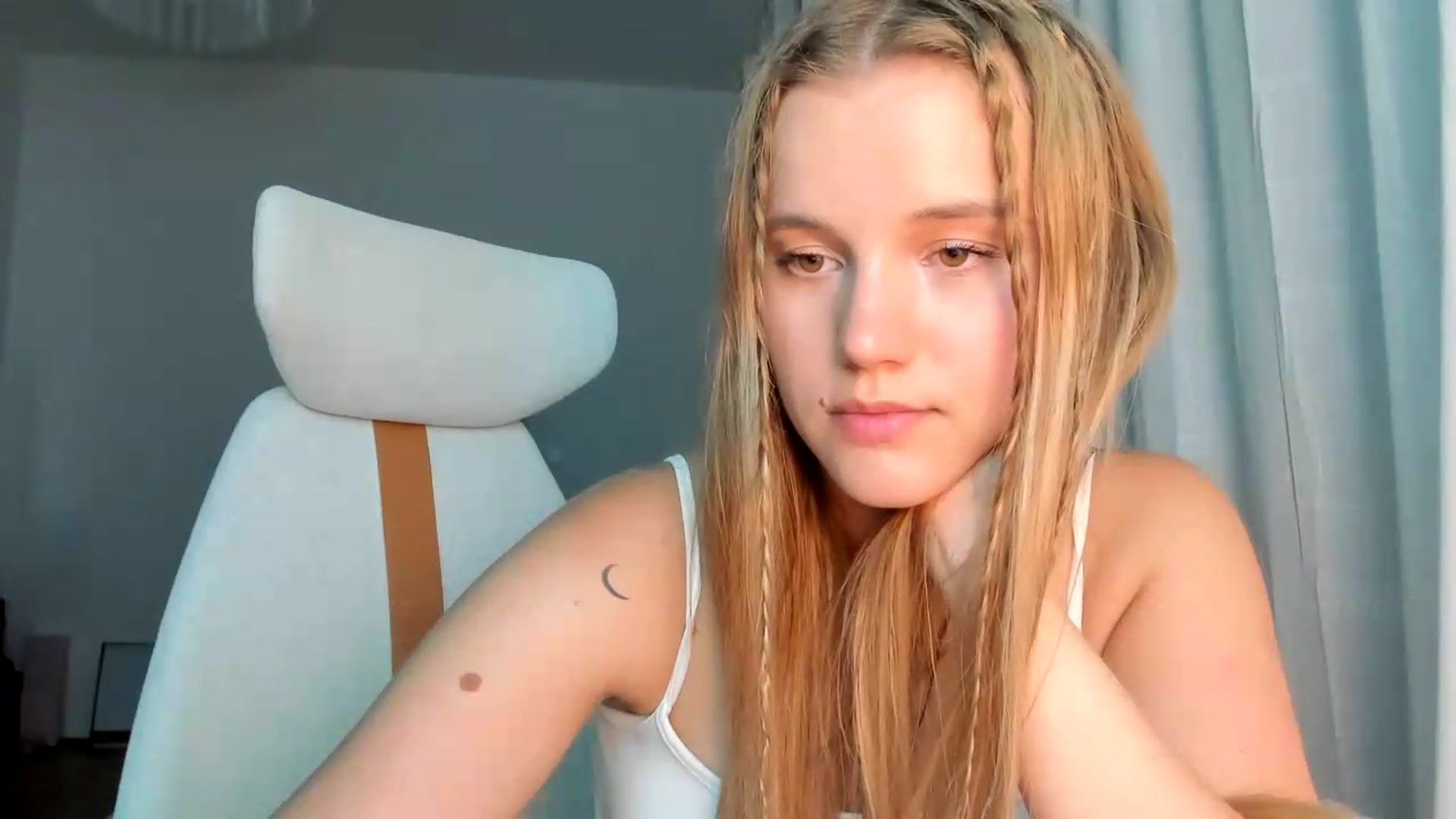Gallery image thumbnail from Lia_lisia's myfreecams stream on, 06/06/2026, 23:42 image 17 of 20