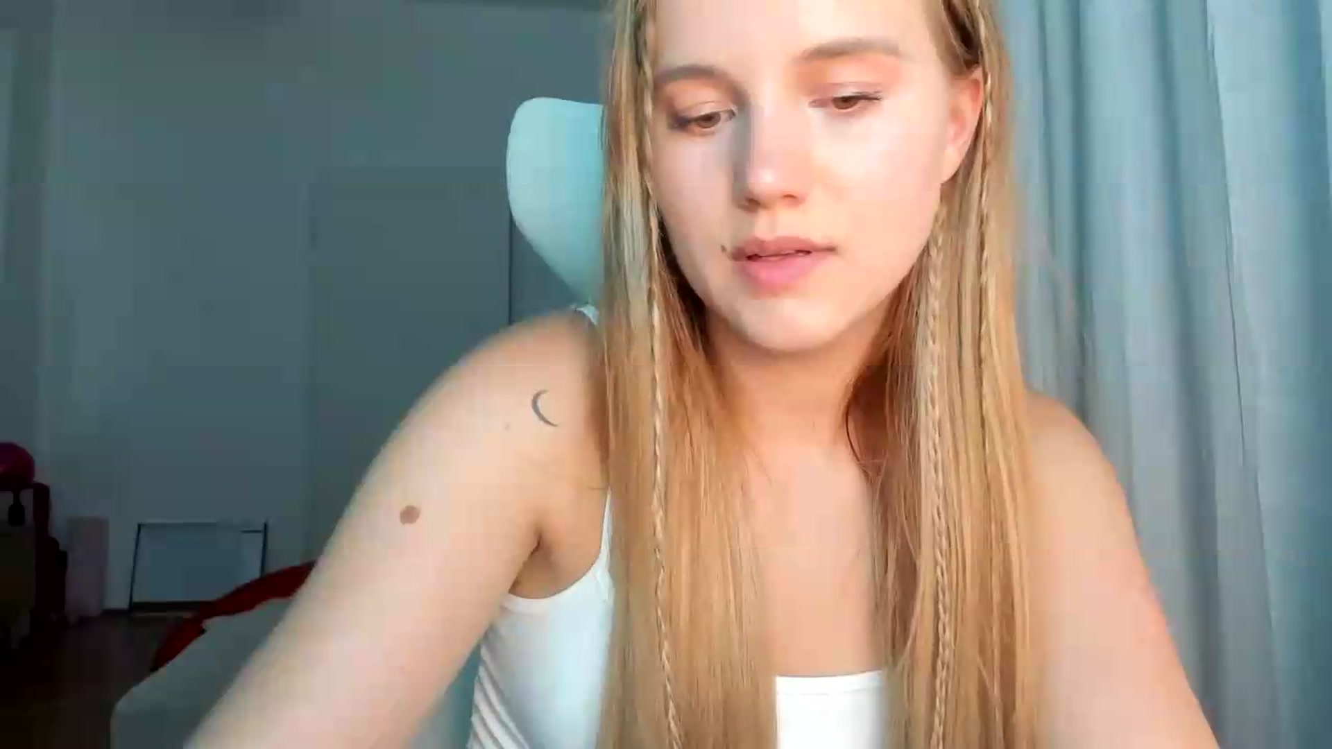 Gallery image thumbnail from Lia_lisia's myfreecams stream on, 06/06/2026, 23:42 image 6 of 20