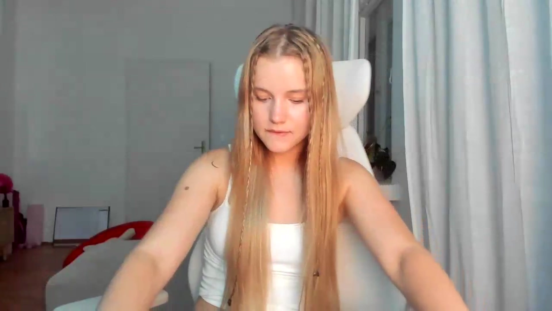 Gallery image thumbnail from Lia_lisia's myfreecams stream on, 06/06/2026, 23:42 image 11 of 20