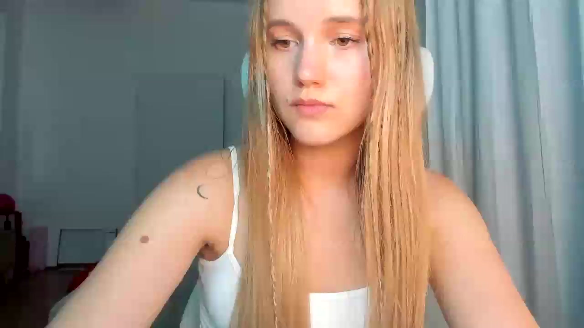 Gallery image thumbnail from Lia_lisia's myfreecams stream on, 06/06/2026, 23:42 image 2 of 20