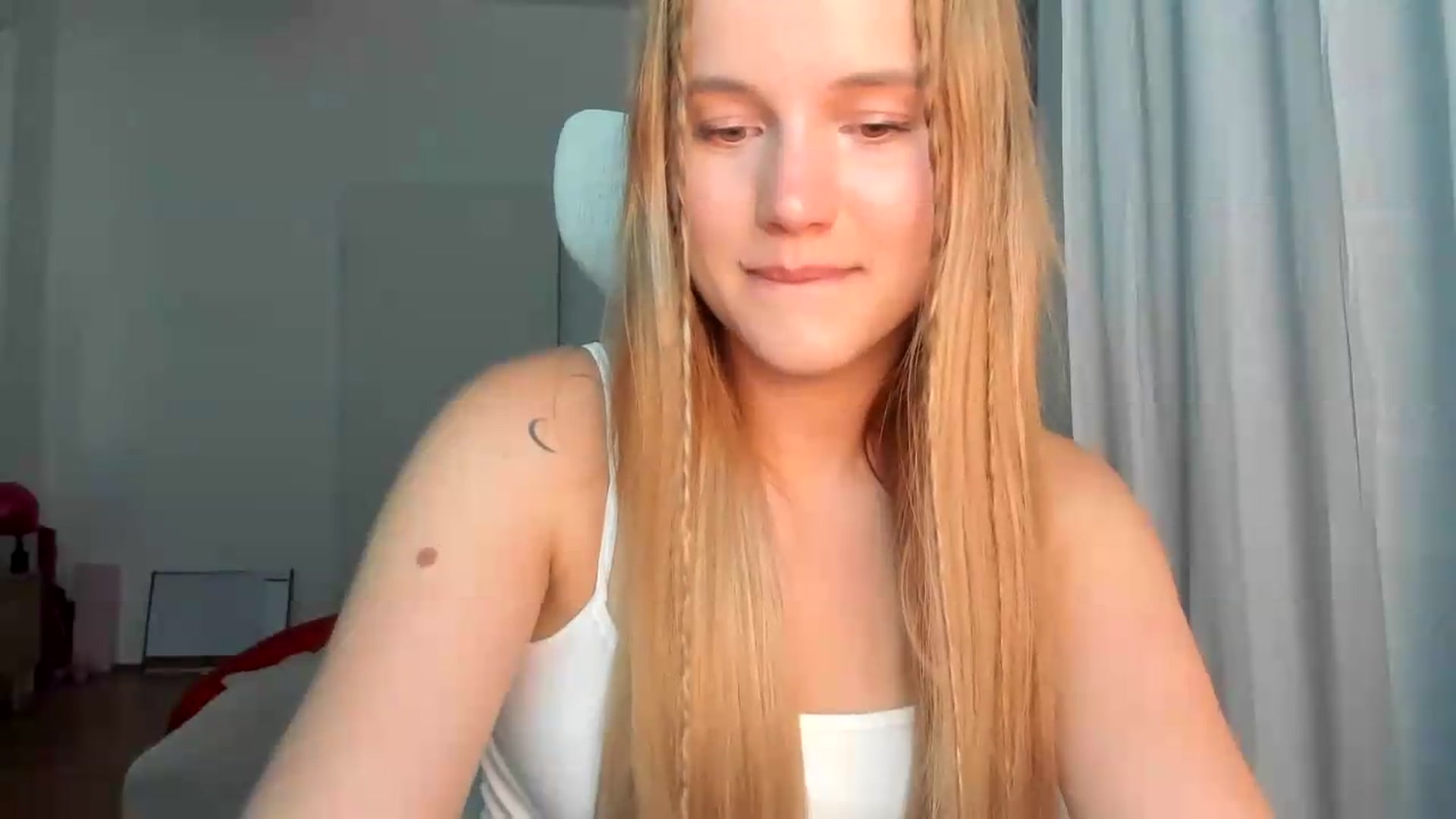 Gallery image thumbnail from Lia_lisia's myfreecams stream on, 06/06/2026, 23:42 image 5 of 20
