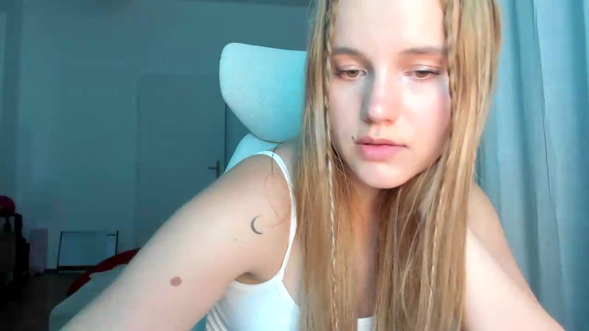 Gallery image thumbnail from Lia_lisia's myfreecams stream on, 06/06/2026, 23:42 image 4 of 20