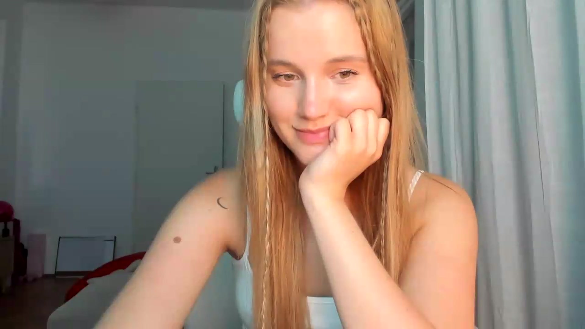 Gallery image thumbnail from Lia_lisia's myfreecams stream on, 06/06/2026, 23:42 image 12 of 20