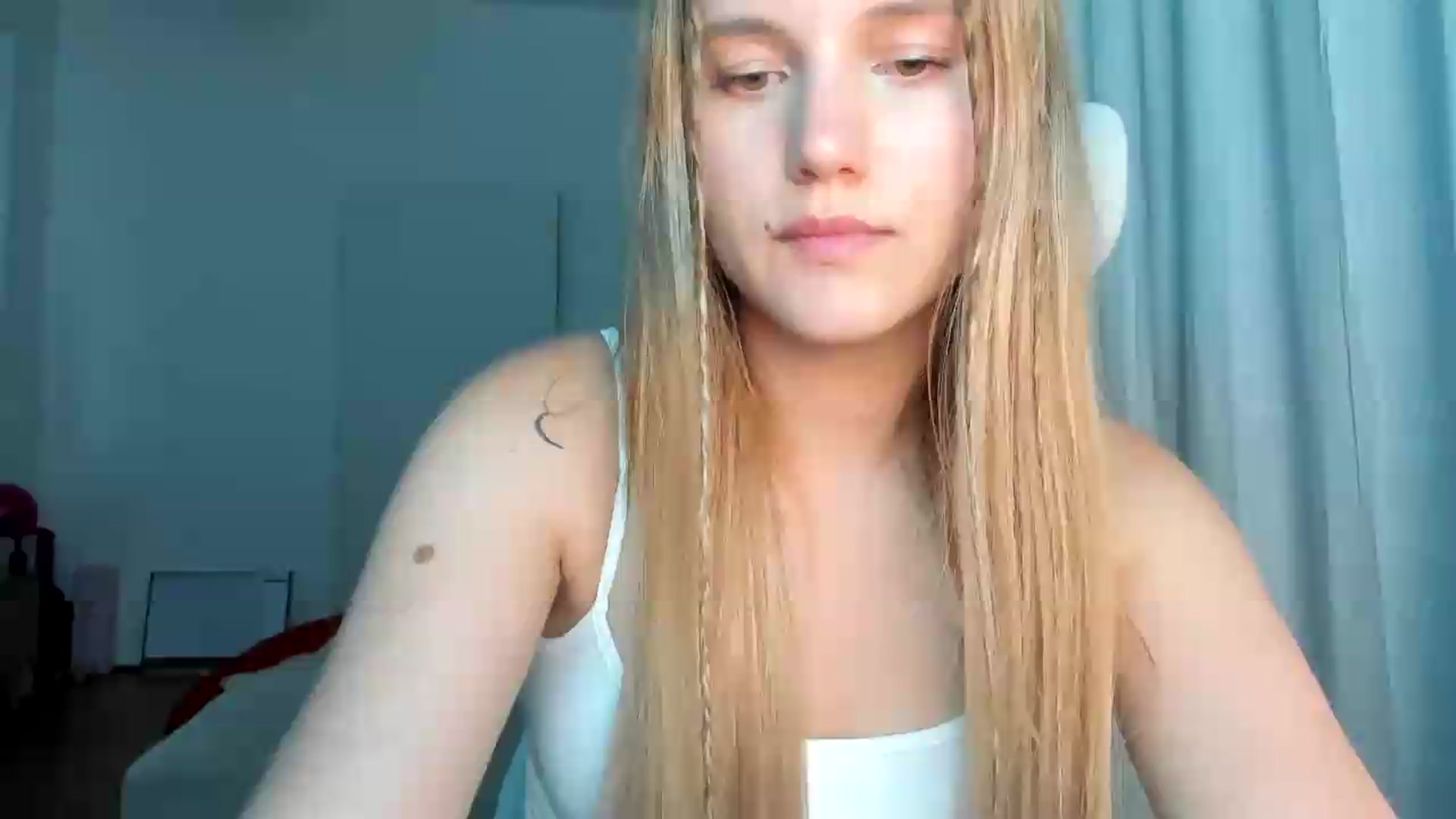 Gallery image thumbnail from Lia_lisia's myfreecams stream on, 06/06/2026, 23:42 image 1 of 20