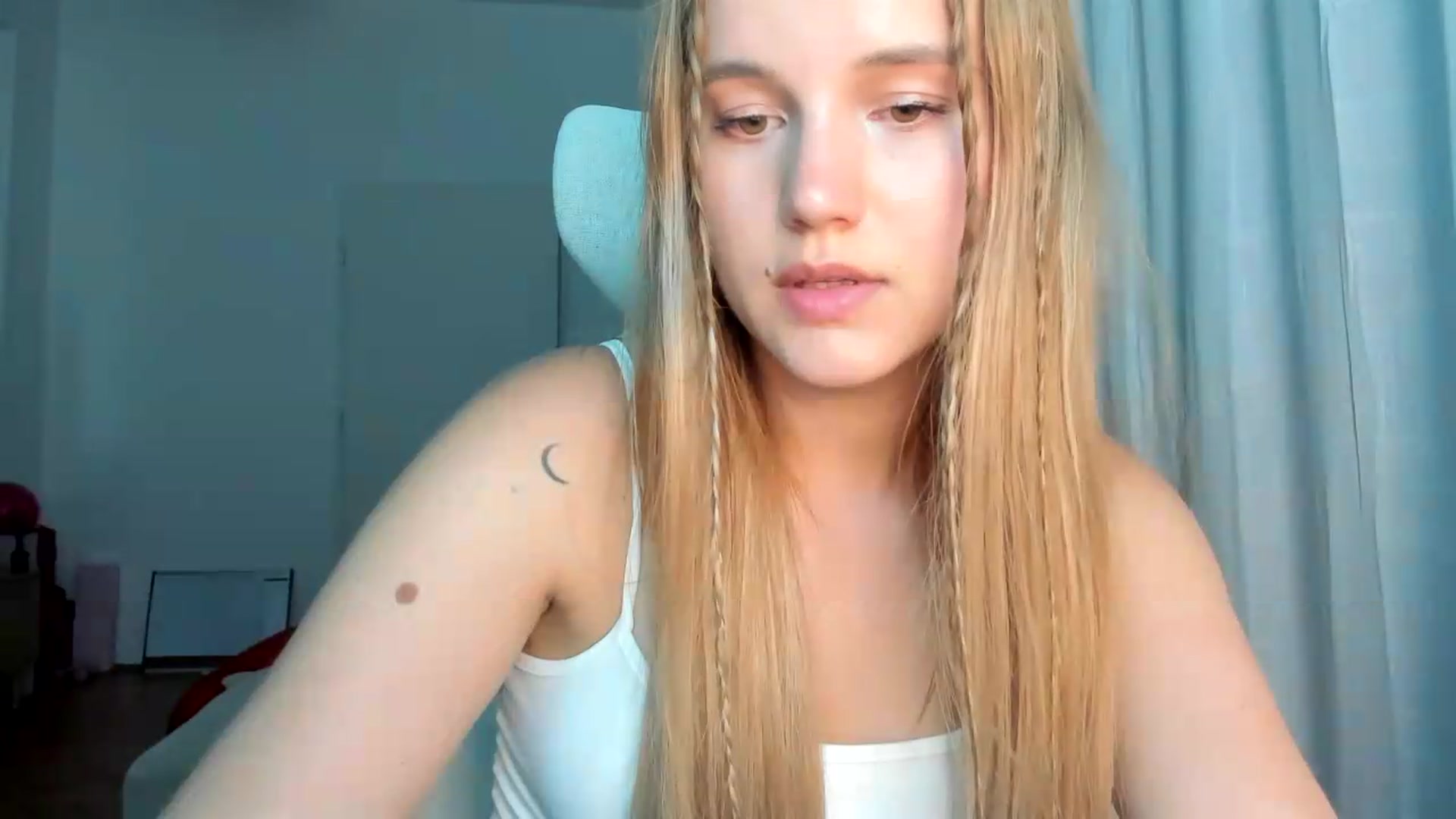 Gallery image thumbnail from Lia_lisia's myfreecams stream on, 06/06/2026, 23:42 image 7 of 20