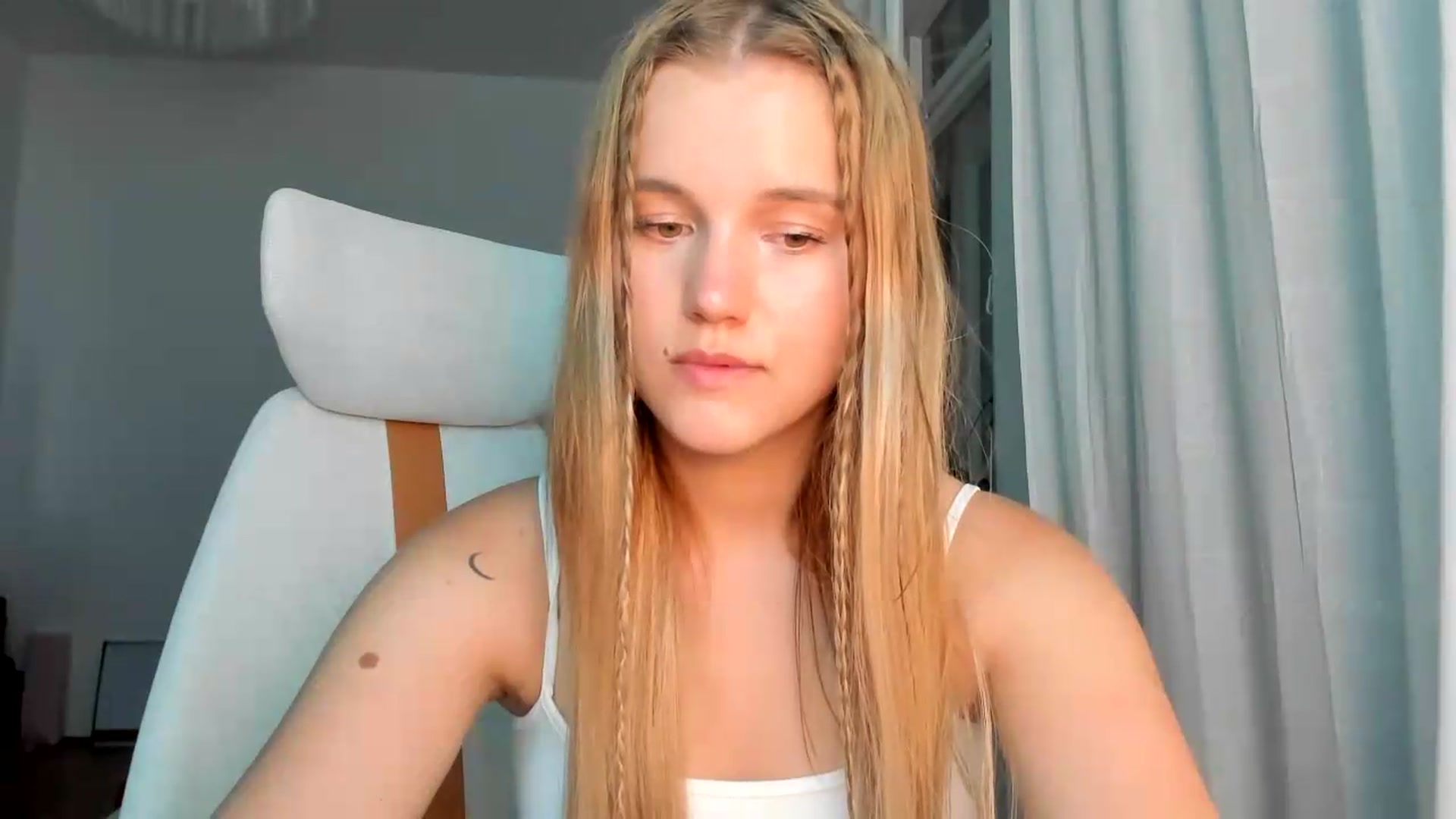 Gallery image thumbnail from Lia_lisia's myfreecams stream on, 06/06/2026, 23:42 image 19 of 20