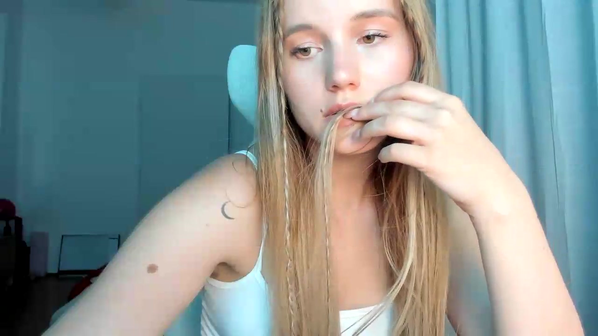 Gallery image thumbnail from Lia_lisia's myfreecams stream on, 06/06/2026, 23:42 image 3 of 20