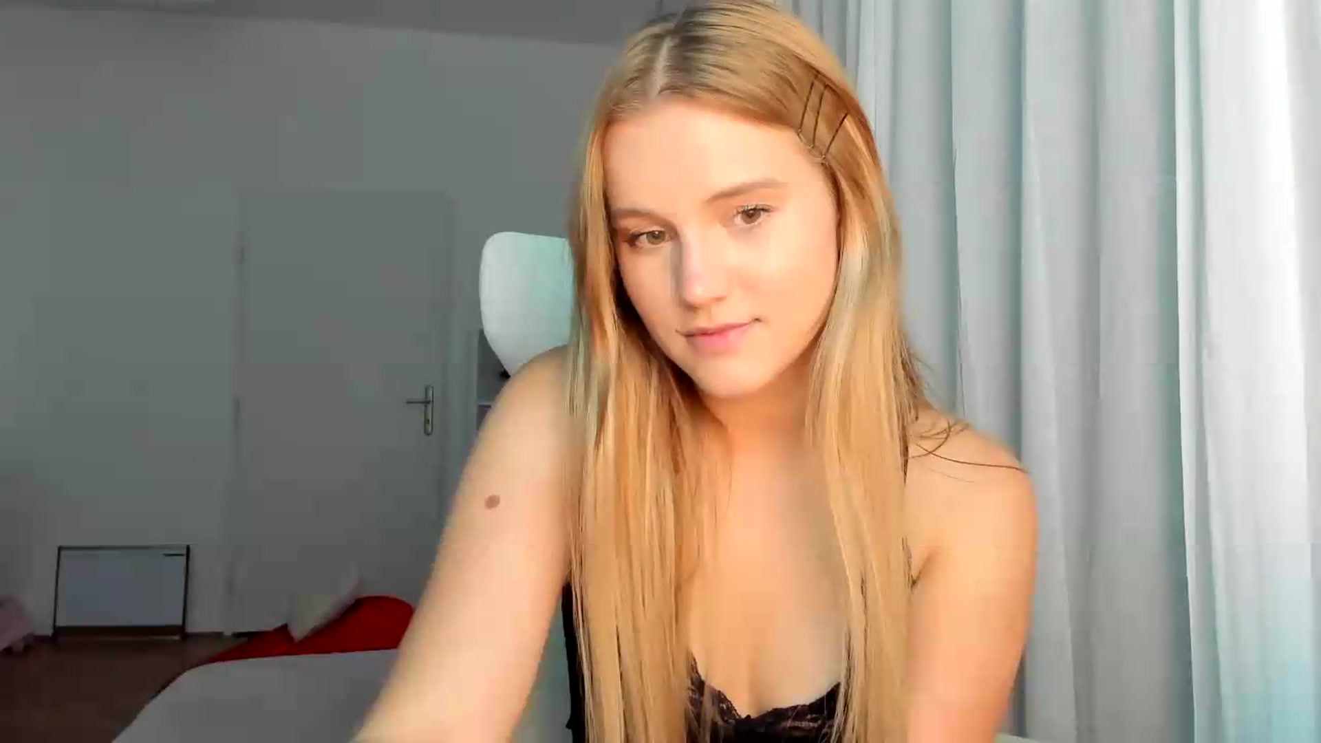 Gallery image thumbnail from Lia_lisia's myfreecams stream on, 06/12/2026, 18:20 image 19 of 20