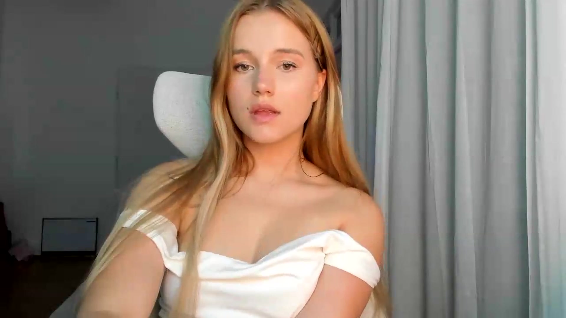 Gallery image thumbnail from Lia_lisia's myfreecams stream on, 06/12/2026, 21:12 image 10 of 20