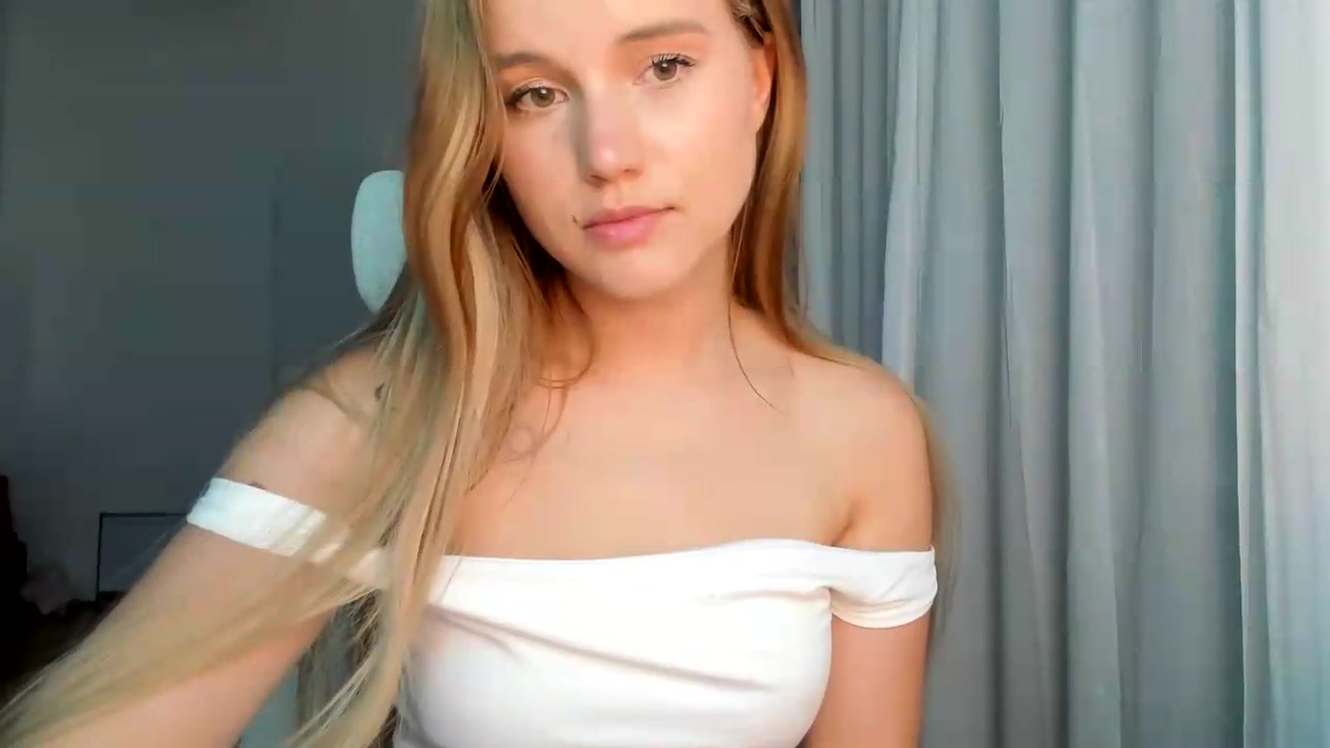 Gallery image thumbnail from Lia_lisia's myfreecams stream on, 06/12/2026, 21:12 image 7 of 20