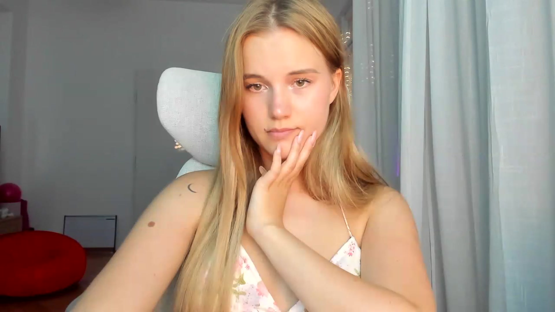 Gallery image thumbnail from Lia_lisia's myfreecams stream on, 06/14/2026, 17:52 image 16 of 20