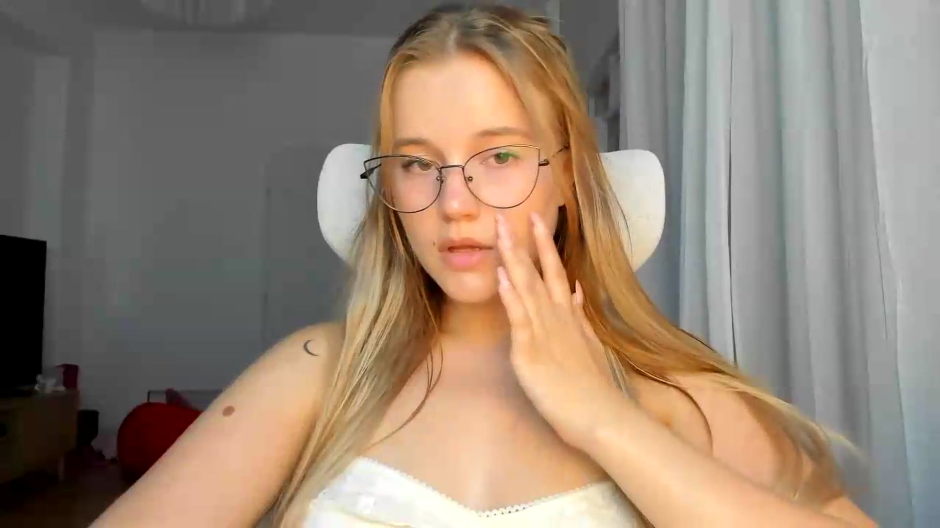 Gallery image thumbnail from Lia_lisia's myfreecams stream on, 06/15/2026, 17:50 image 2 of 20