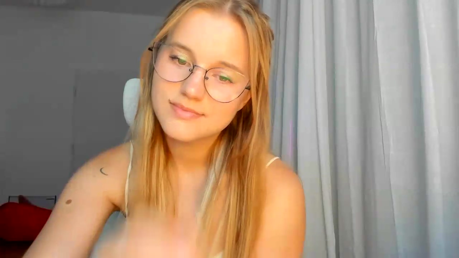Gallery image thumbnail from Lia_lisia's myfreecams stream on, 06/15/2026, 19:30 image 18 of 20