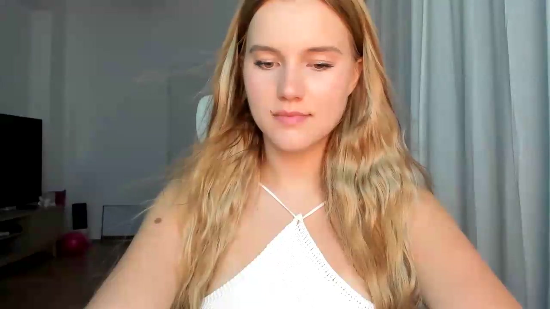 Gallery image thumbnail from Lia_lisia's myfreecams stream on, 06/20/2026, 18:03 image 20 of 20