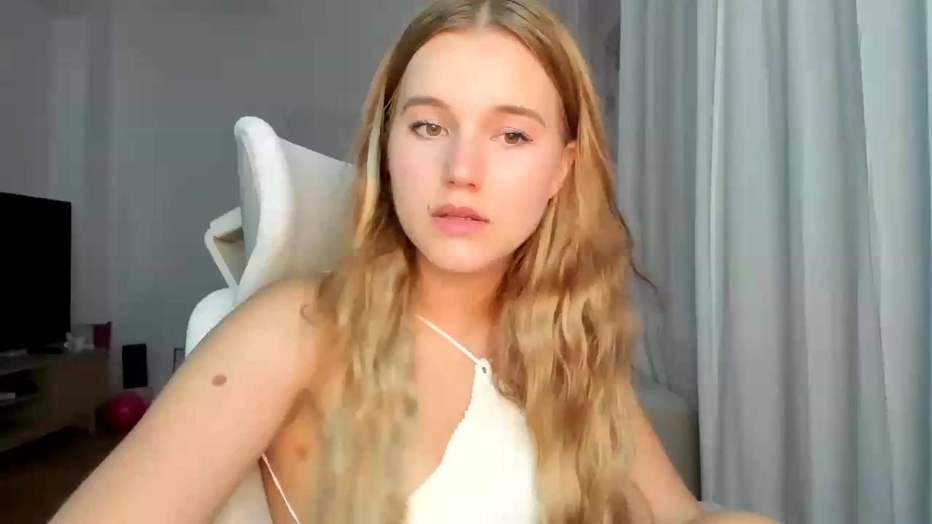 Gallery image thumbnail from Lia_lisia's myfreecams stream on, 06/20/2026, 18:03 image 11 of 20