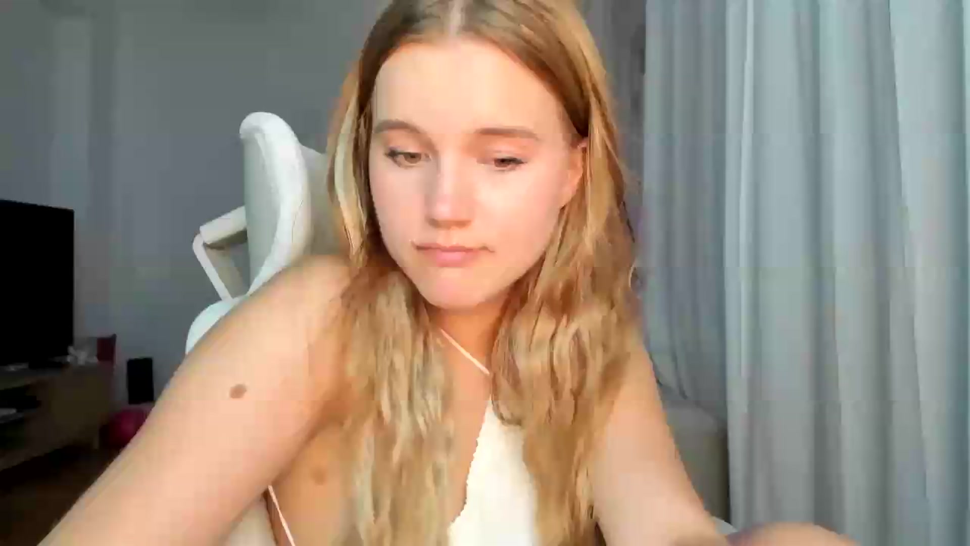 Gallery image thumbnail from Lia_lisia's myfreecams stream on, 06/20/2026, 18:03 image 14 of 20