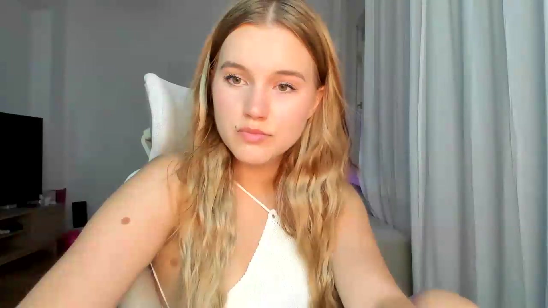 Gallery image thumbnail from Lia_lisia's myfreecams stream on, 06/20/2026, 18:03 image 10 of 20