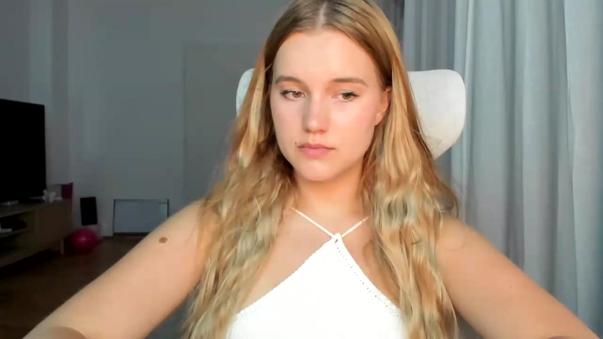 Gallery image thumbnail from Lia_lisia's myfreecams stream on, 06/20/2026, 18:32 image 3 of 20