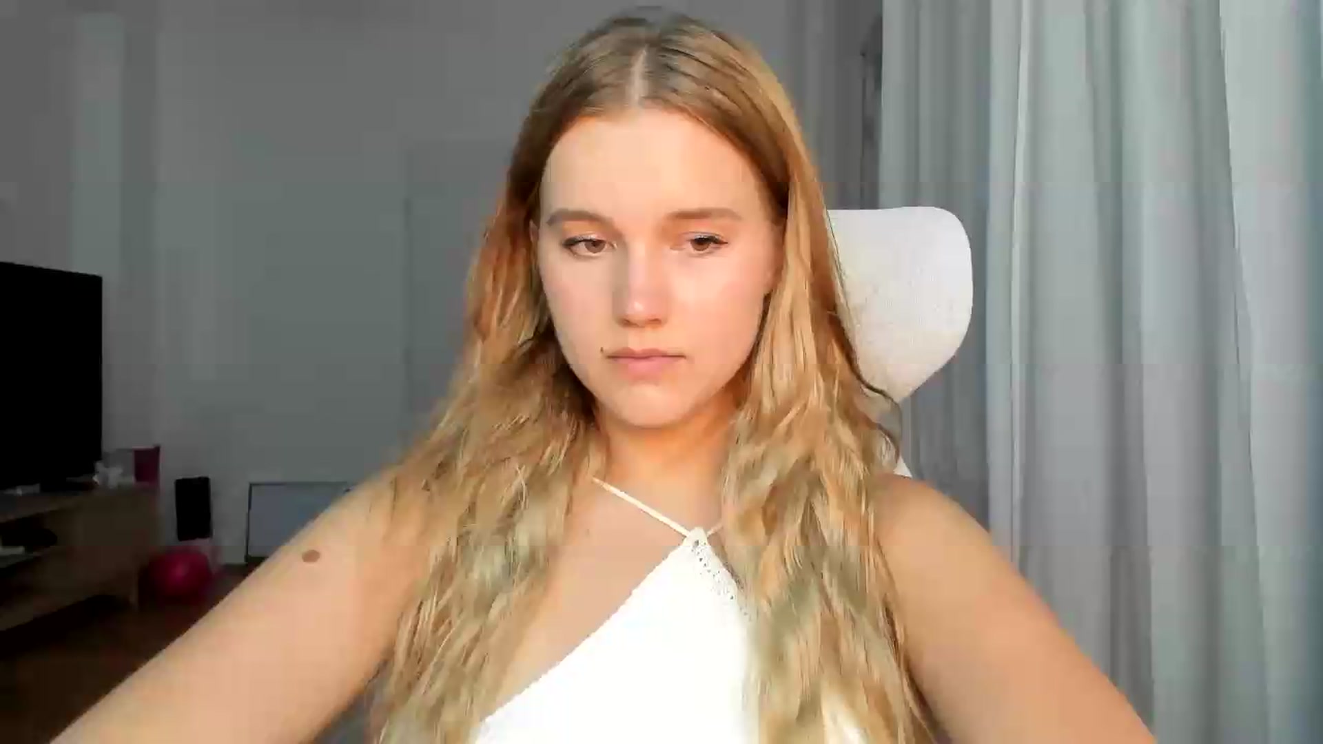 Gallery image thumbnail from Lia_lisia's myfreecams stream on, 06/20/2026, 18:32 image 1 of 20