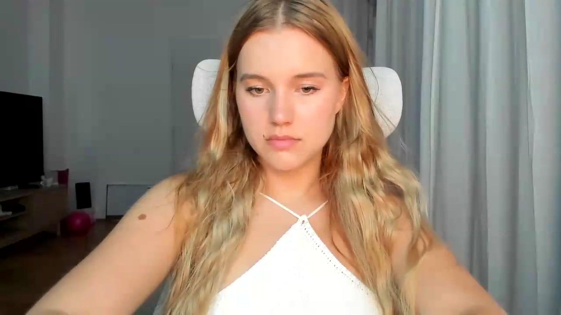 Gallery image thumbnail from Lia_lisia's myfreecams stream on, 06/20/2026, 18:32 image 6 of 20