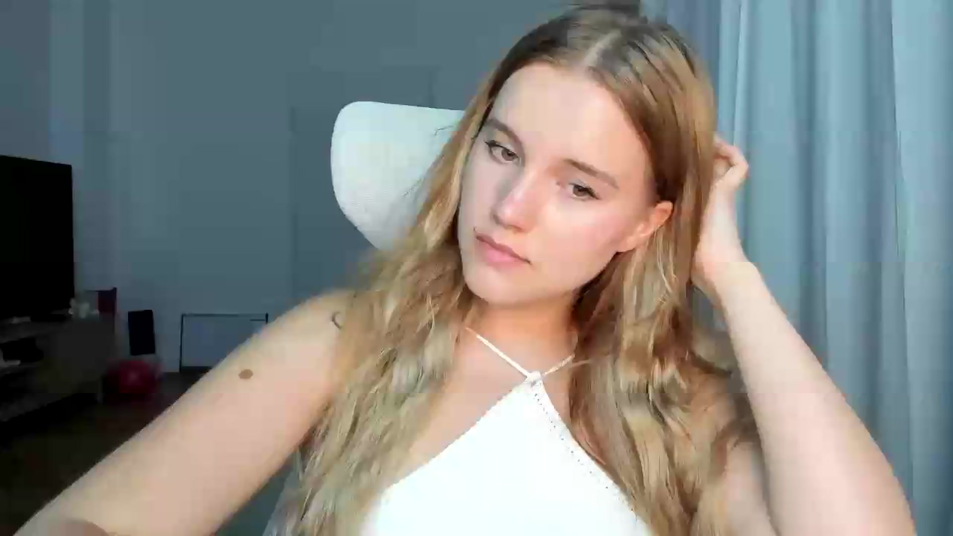 Gallery image thumbnail from Lia_lisia's myfreecams stream on, 06/20/2026, 18:32 image 7 of 20