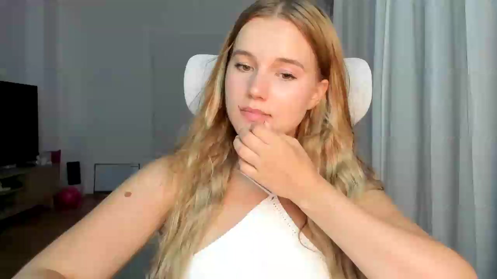 Gallery image thumbnail from Lia_lisia's myfreecams stream on, 06/20/2026, 18:32 image 10 of 20