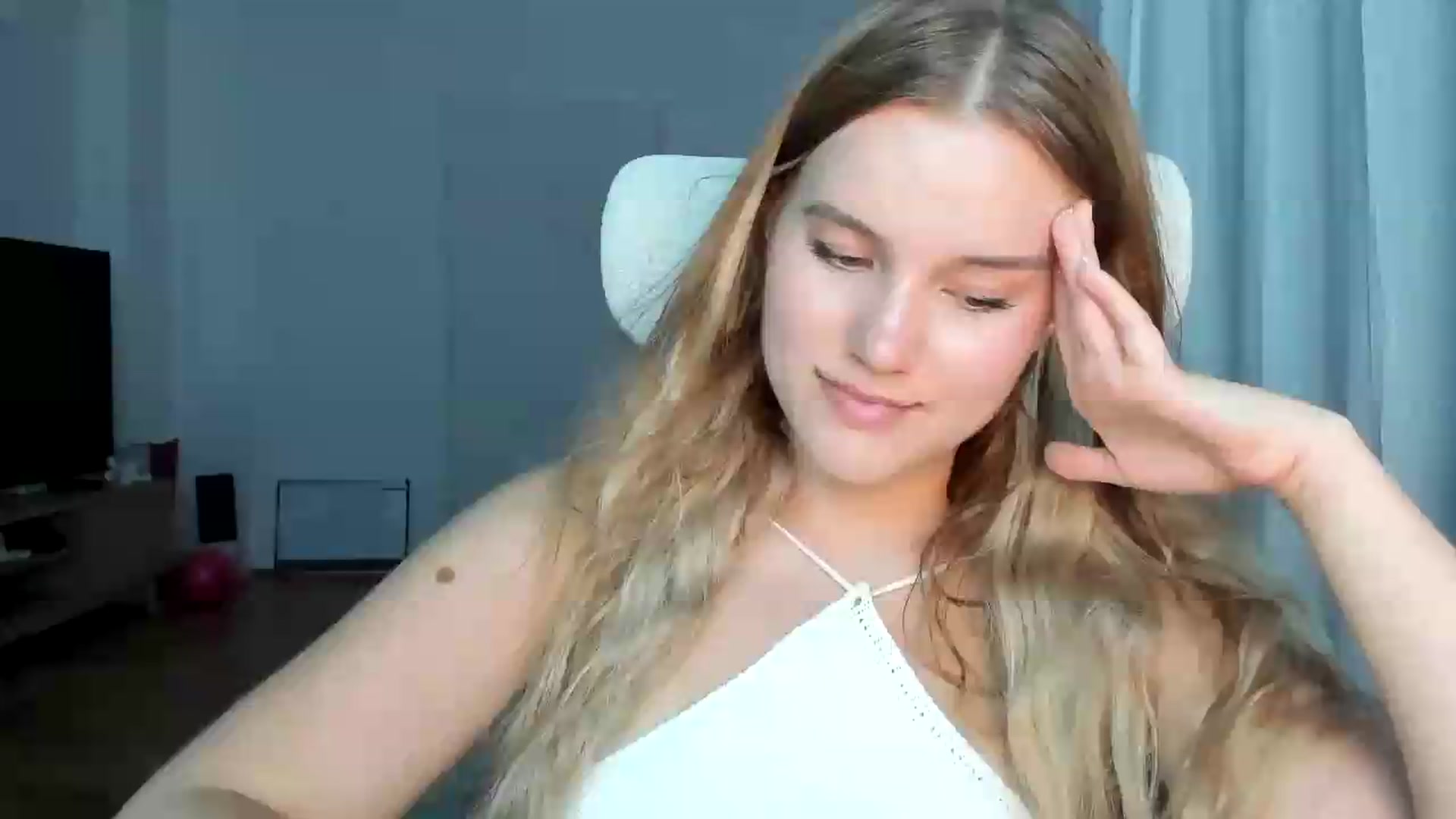 Gallery image thumbnail from Lia_lisia's myfreecams stream on, 06/20/2026, 18:32 image 15 of 20