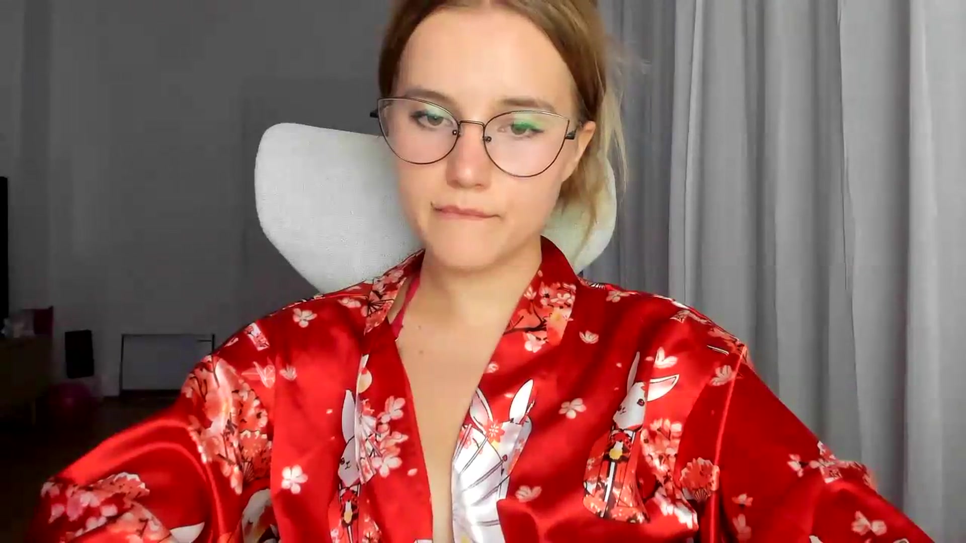 Gallery image thumbnail from Lia_lisia's myfreecams stream on, 06/20/2026, 22:04 image 13 of 20