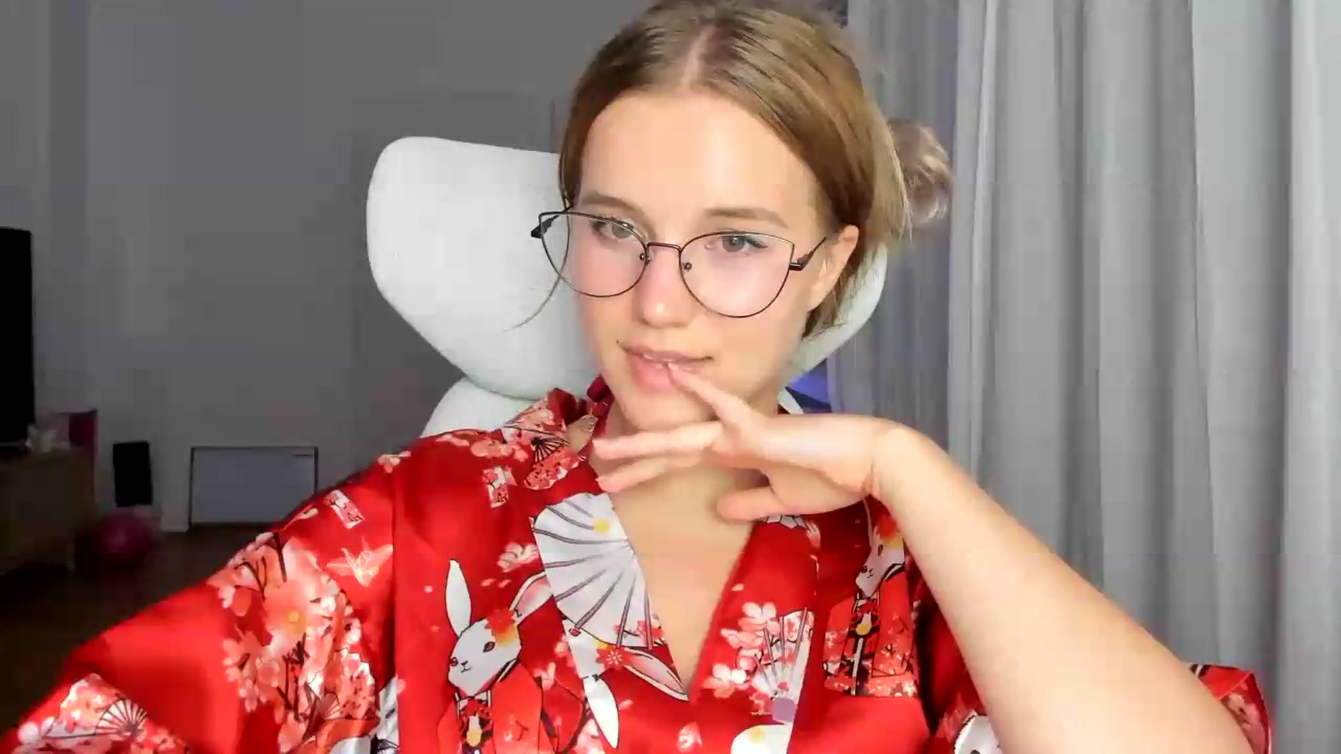 Gallery image thumbnail from Lia_lisia's myfreecams stream on, 06/20/2026, 22:45 image 8 of 20