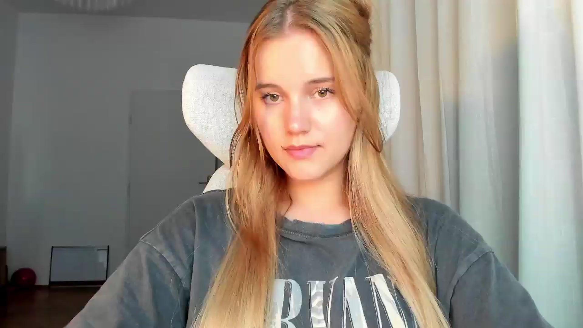 Gallery image thumbnail from Lia_lisia's myfreecams stream on, 06/24/2026, 21:50 image 1 of 20