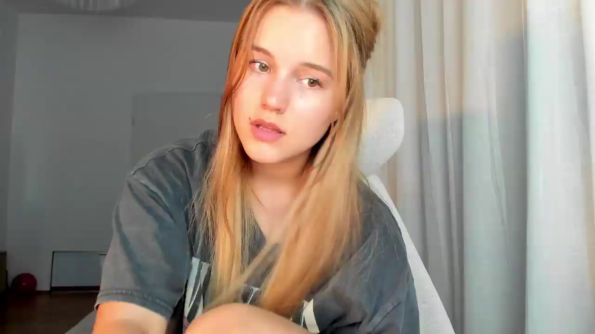 Gallery image thumbnail from Lia_lisia's myfreecams stream on, 06/24/2026, 21:50 image 11 of 20