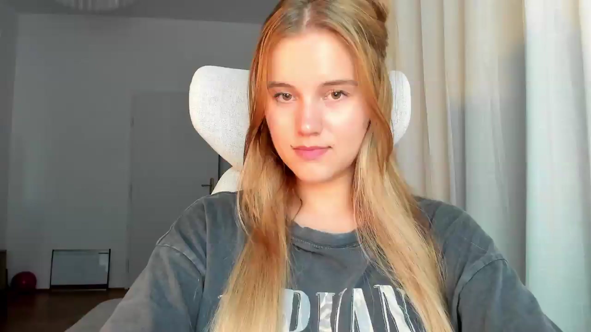 Gallery image thumbnail from Lia_lisia's myfreecams stream on, 06/24/2026, 21:50 image 2 of 20
