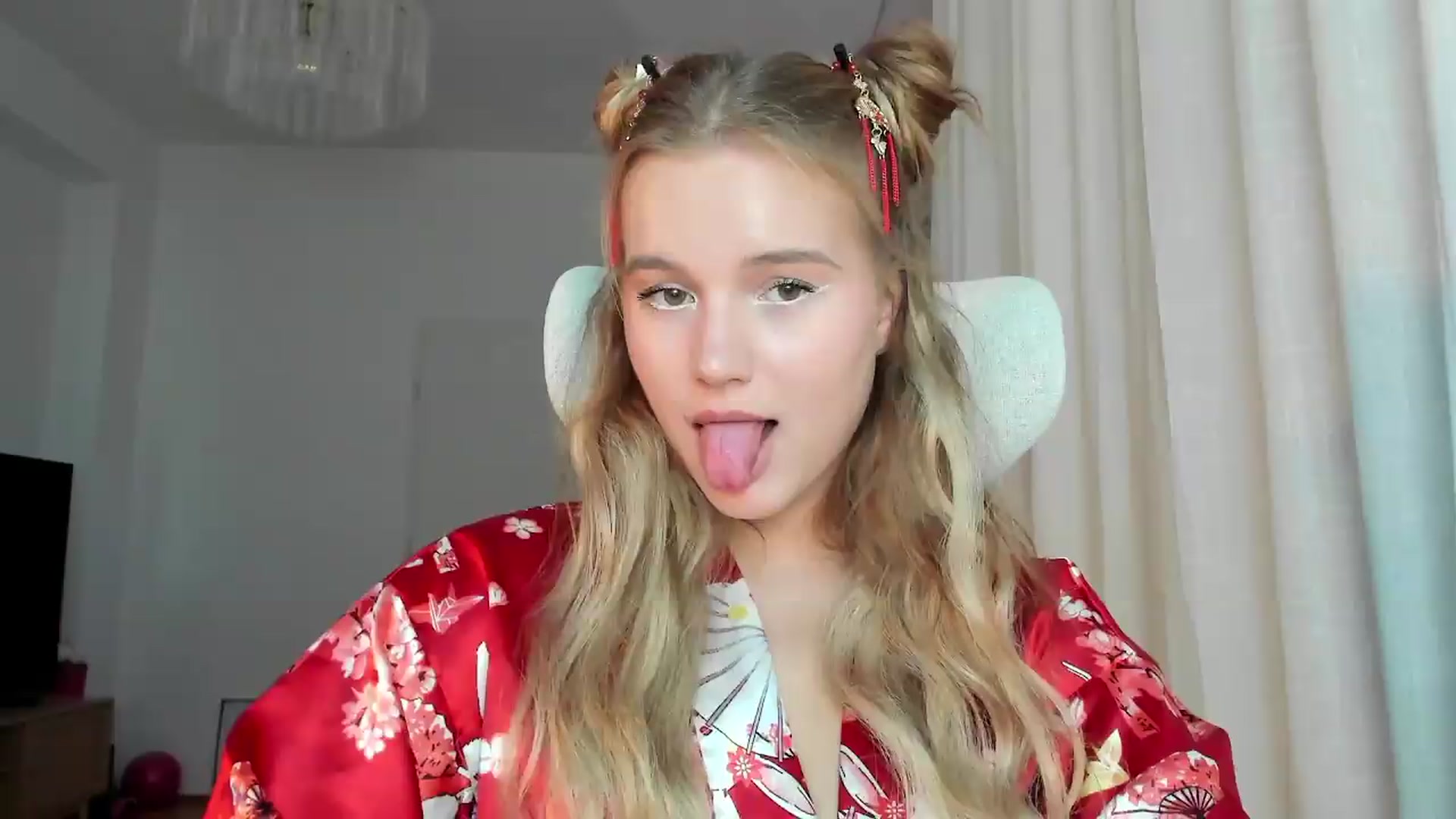 Gallery image thumbnail from Lia_lisia's myfreecams stream on, 06/26/2026, 12:24 image 18 of 20