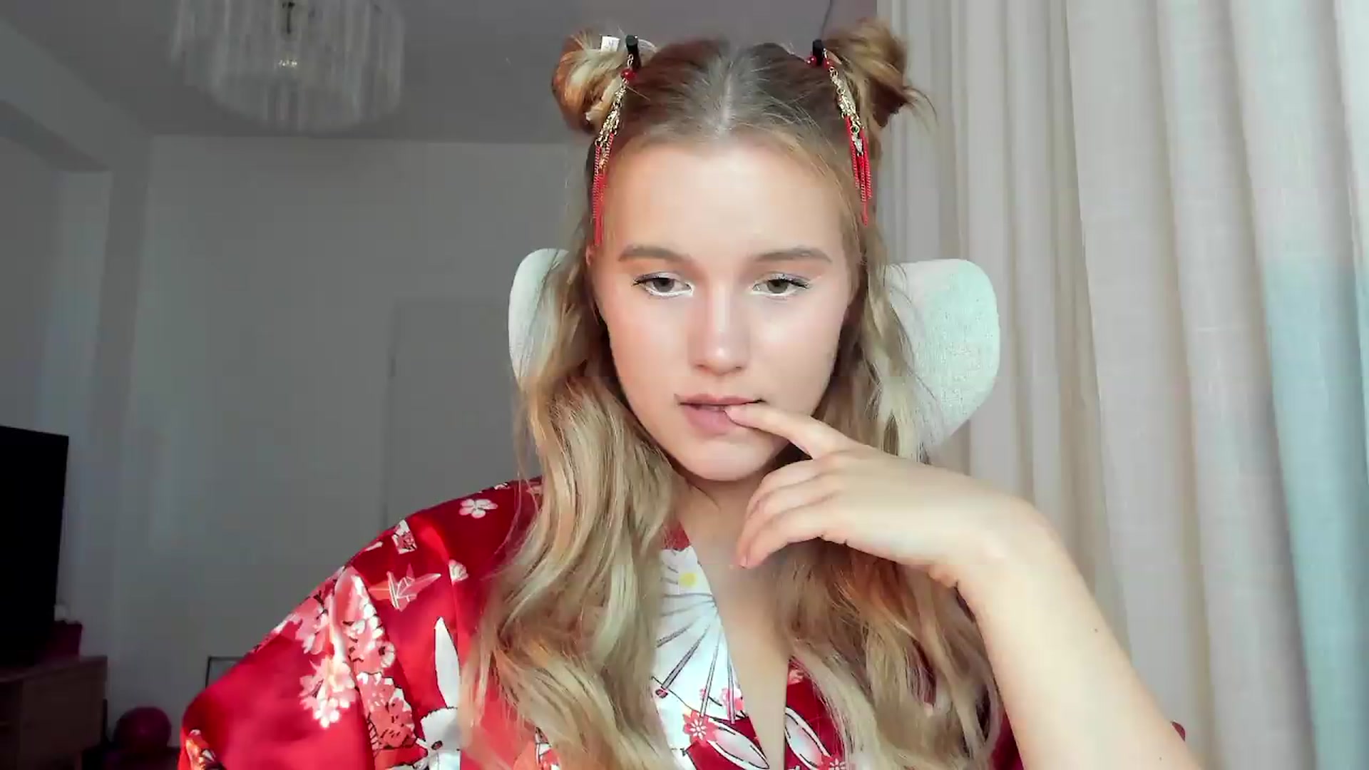 Gallery image thumbnail from Lia_lisia's myfreecams stream on, 06/26/2026, 12:24 image 14 of 20