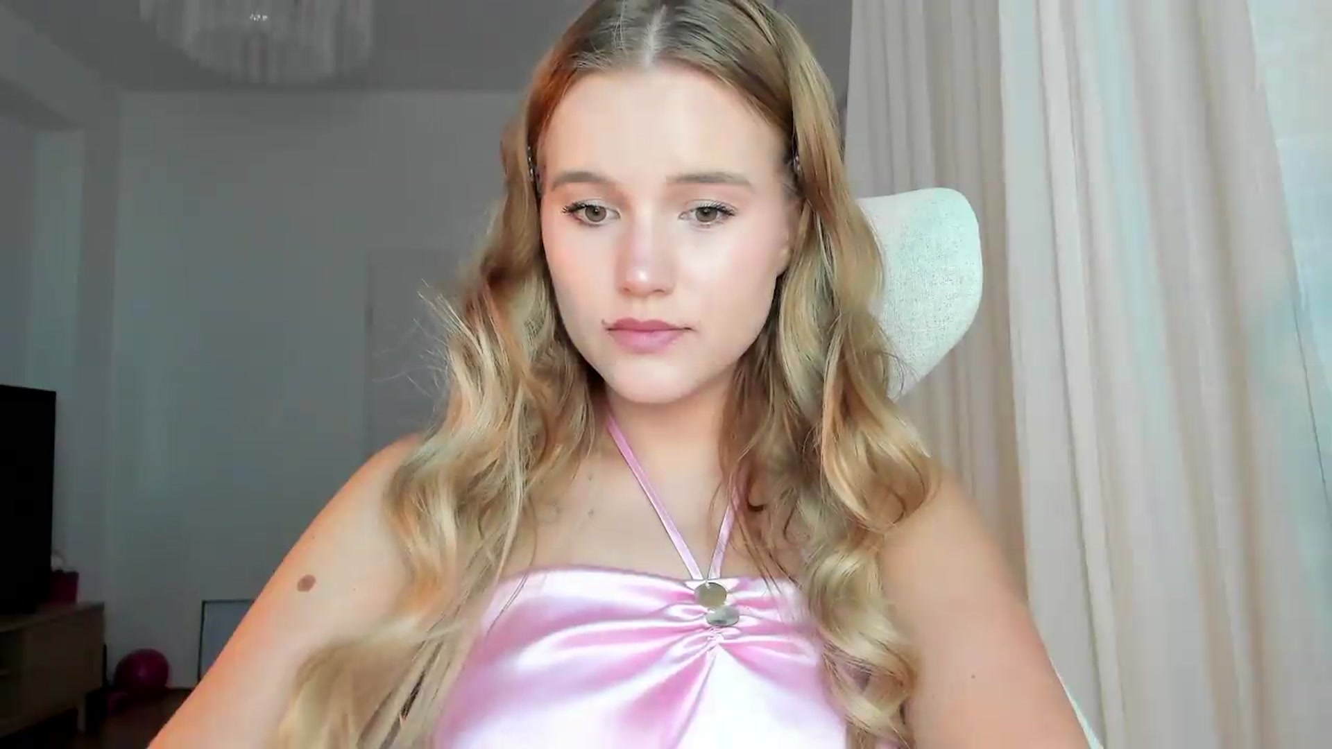 Gallery image thumbnail from Lia_lisia's myfreecams stream on, 06/27/2026, 18:56 image 2 of 20