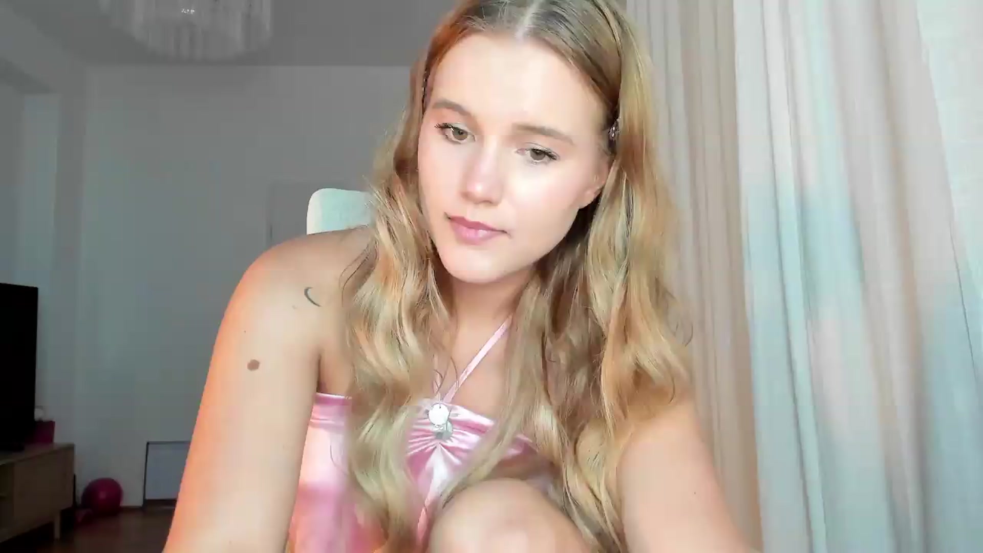 Gallery image thumbnail from Lia_lisia's myfreecams stream on, 06/27/2026, 18:56 image 6 of 20