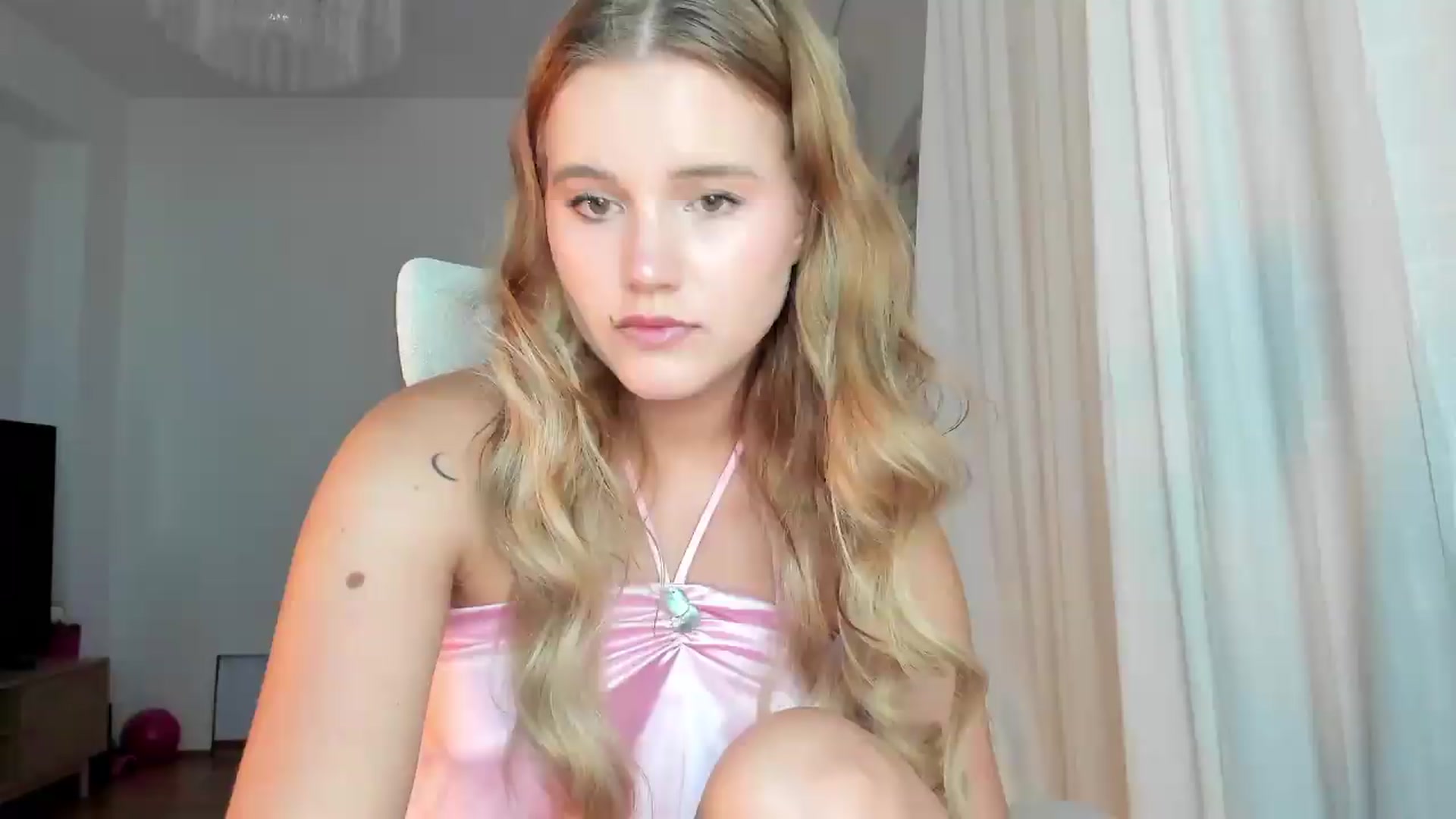 Gallery image thumbnail from Lia_lisia's myfreecams stream on, 06/27/2026, 18:56 image 8 of 20