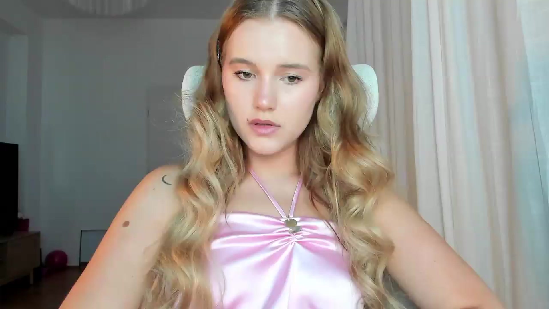 Gallery image thumbnail from Lia_lisia's myfreecams stream on, 06/27/2026, 18:56 image 13 of 20