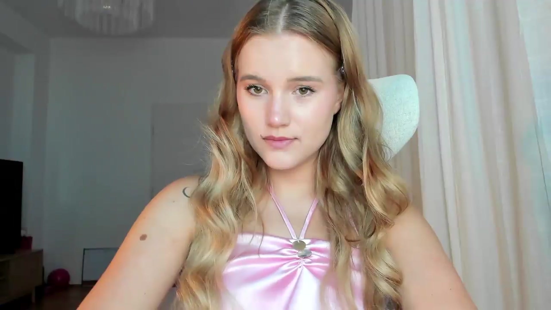 Gallery image thumbnail from Lia_lisia's myfreecams stream on, 06/27/2026, 18:56 image 3 of 20