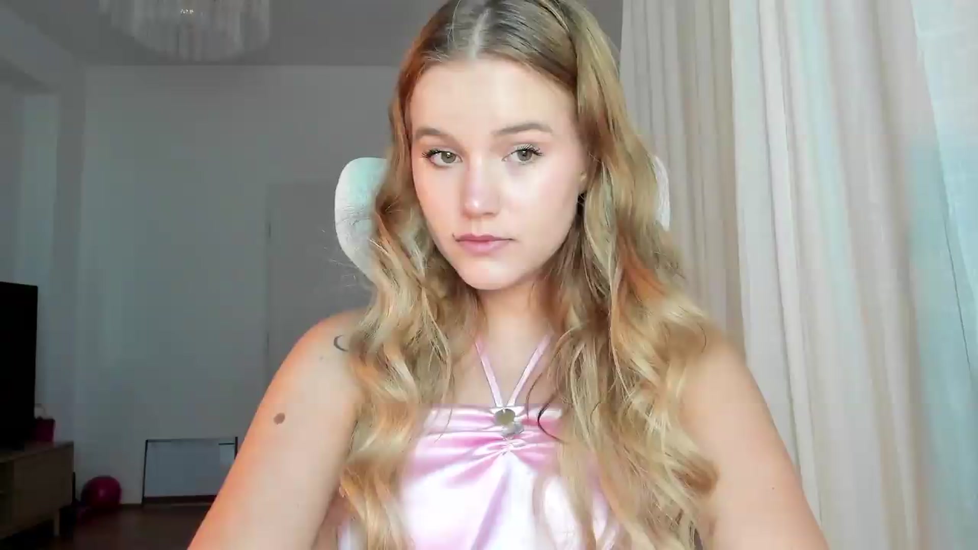 Gallery image thumbnail from Lia_lisia's myfreecams stream on, 06/27/2026, 18:56 image 10 of 20