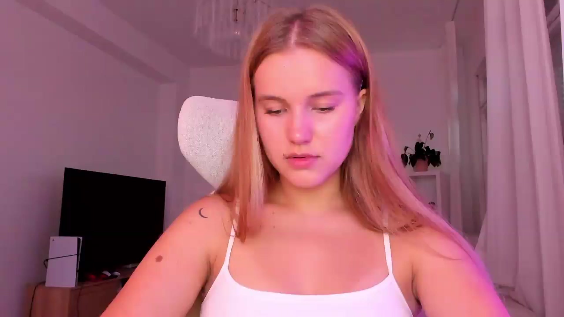 Gallery image thumbnail from Lia_lisia's myfreecams stream on, 06/29/2026, 09:36 image 1 of 20