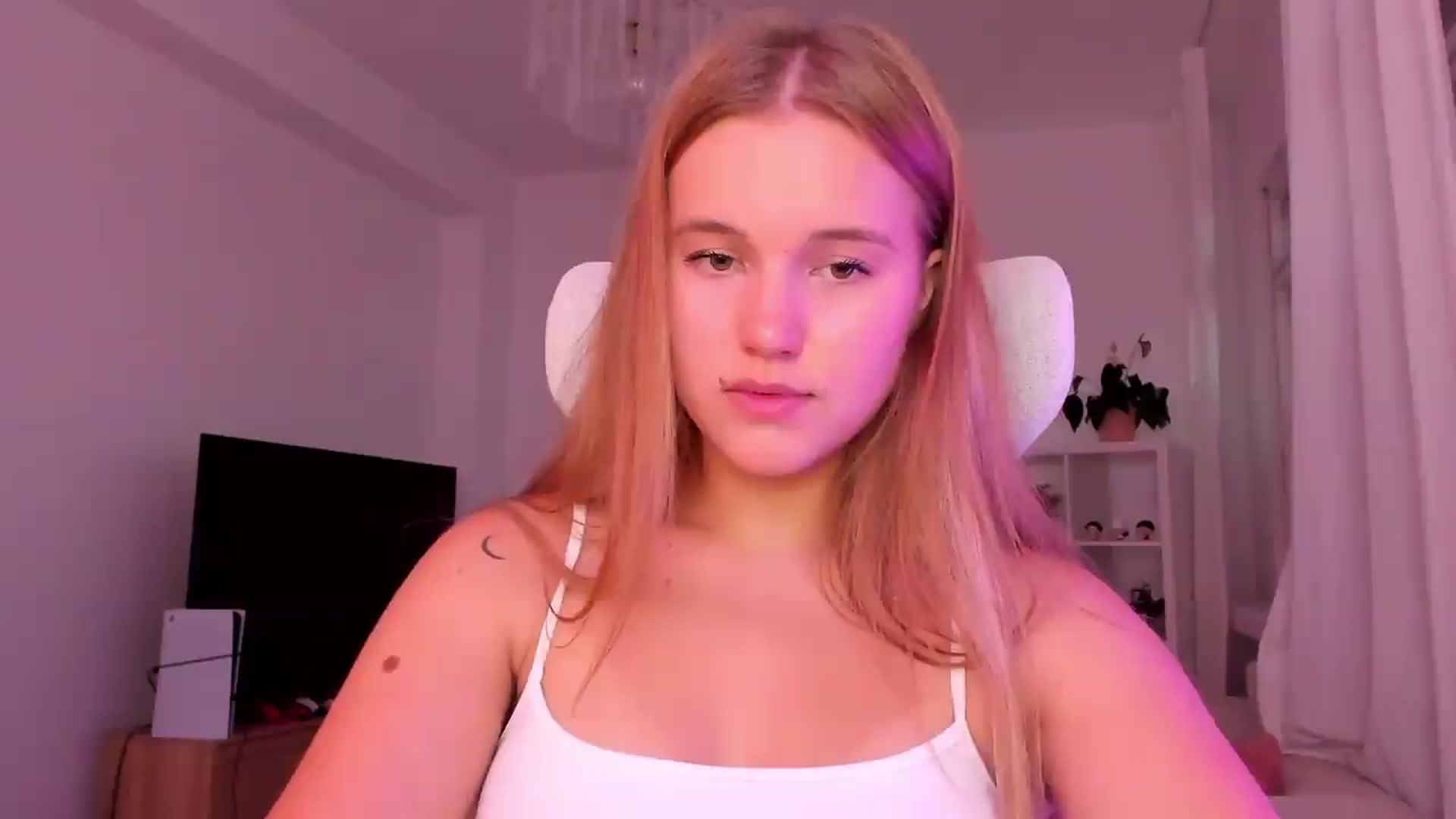 Gallery image thumbnail from Lia_lisia's myfreecams stream on, 06/29/2026, 09:36 image 7 of 20